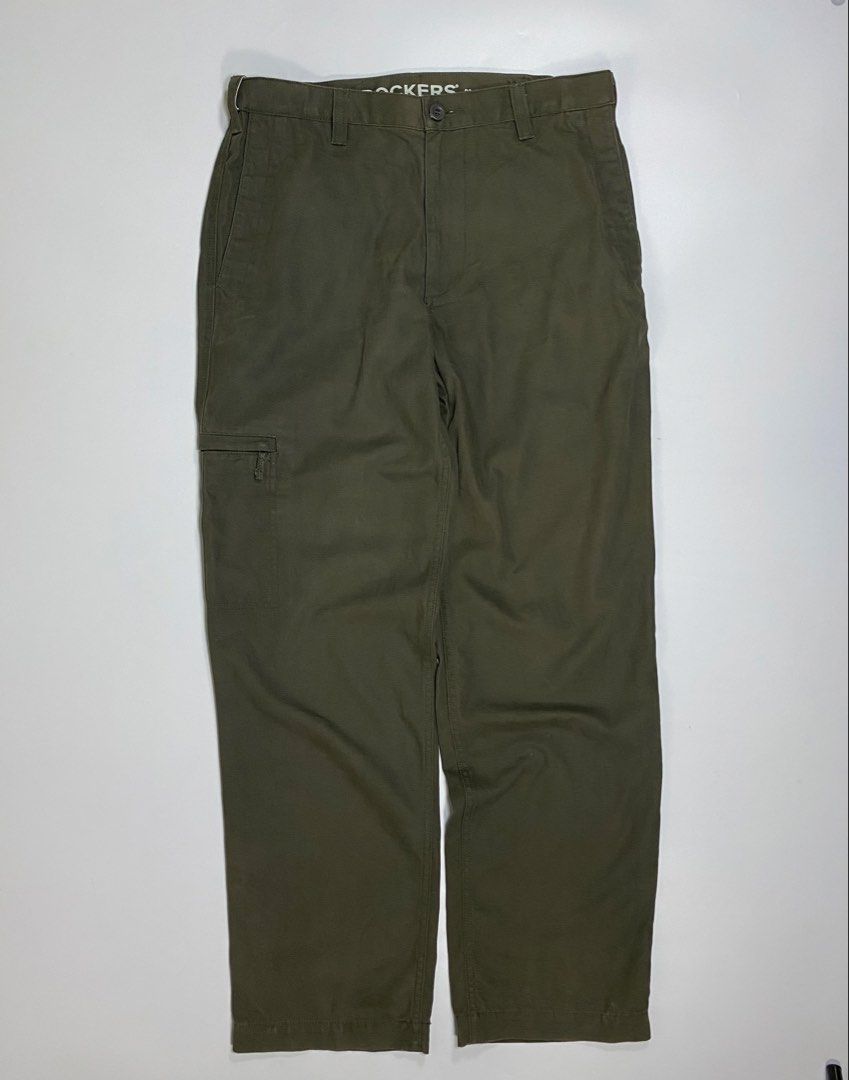 Dockers Baker Pants (Category: Trousers) located in Bago City. Submitted by johnpaul_gidlayan (Listing ID 1470971007, Image 2). Description: Dockers Baker Pants Item Details Size: 34-35 Lenght: 42.5 Leg Opening: 8.7 Rise: 11.5 Condition: Excellent condition (needwash) Color Rate: 9.4/10 Flaws: None (Item color vary due to lighting) — Price: 950+sf.