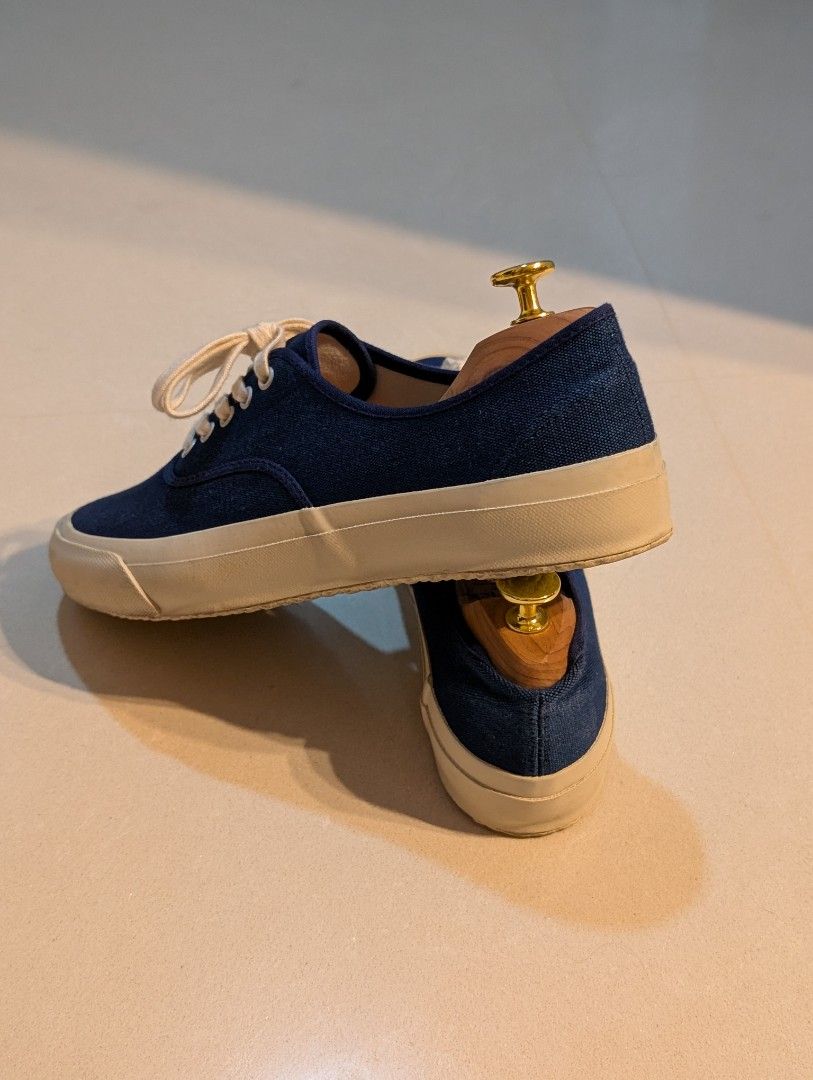 Doek Oxford Shoes (Category: Sneakers) located in Manila. Submitted by princeton_hk (Listing ID 1470951761, Image 3). Description: - Brand: Doek Oxford - Low-top canvas sneakers (Indigo) - White laces and off-white rubber outsoles - Condition: Clean uppers with minimal wear on soles Shoe trees NOT included.