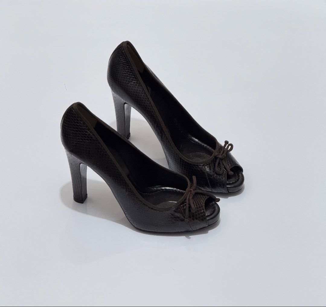 Dolce&Gabbana heels (Category: Heels) located in Quezon City. Submitted by byuklph (Listing ID 1471095504, Image 3). Description: Authentic 💯size39/25cm🦋 Excellent condition no inclusion .