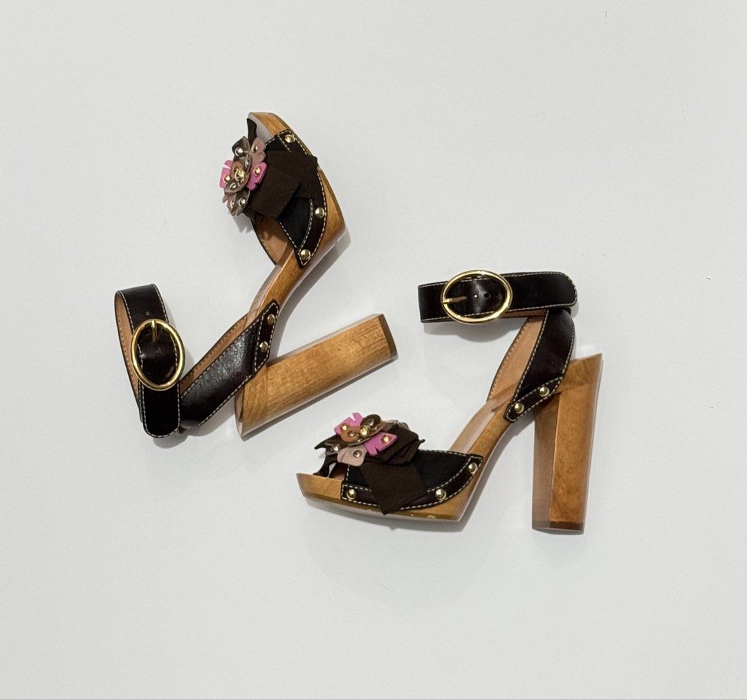 Dolce&Gabbana heels (Category: Heels) located in Quezon City. Submitted by byuklph (Listing ID 1471095652, Image 2). Description: Authentic 💯size35/23cm Excellent condition No inclusion .