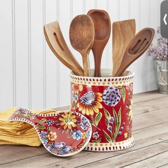 Dolly Parton Ceramic Utensil Holder Set (Category: Cookware & Accessories) located in Quezon City. Submitted by the_happycloset (Listing ID 1471007724, Image 1). Description: Brand new Shipping fee is shouldered by the buyer. Delivery options: Grab, Lalamove, J&T.