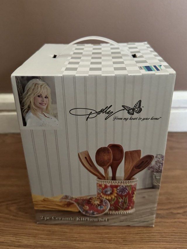 Dolly Parton Ceramic Utensil Holder Set (Category: Cookware & Accessories) located in Quezon City. Submitted by the_happycloset (Listing ID 1471007724, Image 3). Description: Brand new Shipping fee is shouldered by the buyer. Delivery options: Grab, Lalamove, J&T.