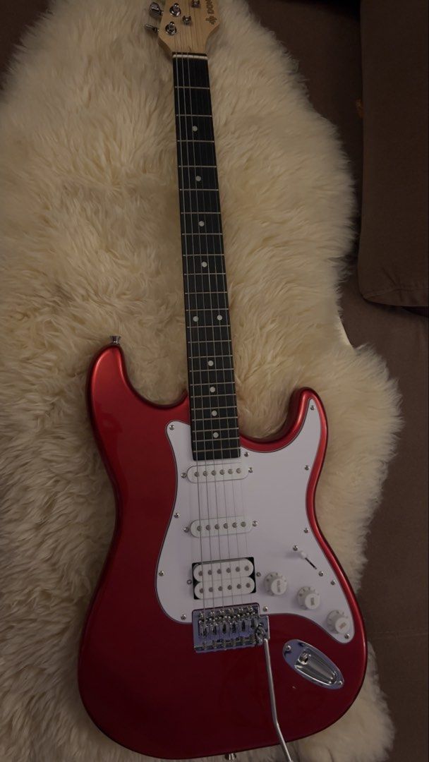 Instrument Land Donner Electric Guitar with Yamaha Amplifier, Hobbies & Lifestyle ...