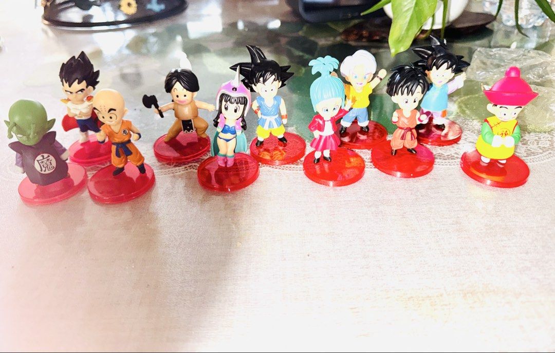 Dragon Ball Mini Figures Set with Red Stands (Category: Figurines & Statues) located in Santa Cruz. Submitted by maqui15 (Listing ID 1470944907, Image 1). Description: - Full set of classic Dragon Ball mini figurines - Includes iconic characters like Goku, Piccolo, Krillin, and Vegeta - Each figure comes with a transparent red display base - Condition: A mix of sealed in original packaging and opened items - Selling the entire lot together - perf