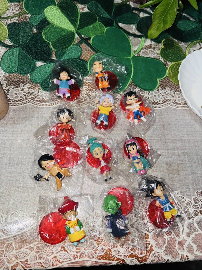 Dragon Ball Mini Figures Set with Red Stands (Category: Figurines & Statues) located in Santa Cruz. Submitted by maqui15 (Listing ID 1470944907, Image 2). Description: - Full set of classic Dragon Ball mini figurines - Includes iconic characters like Goku, Piccolo, Krillin, and Vegeta - Each figure comes with a transparent red display base - Condition: A mix of sealed in original packaging and opened items - Selling the entire lot together - perf