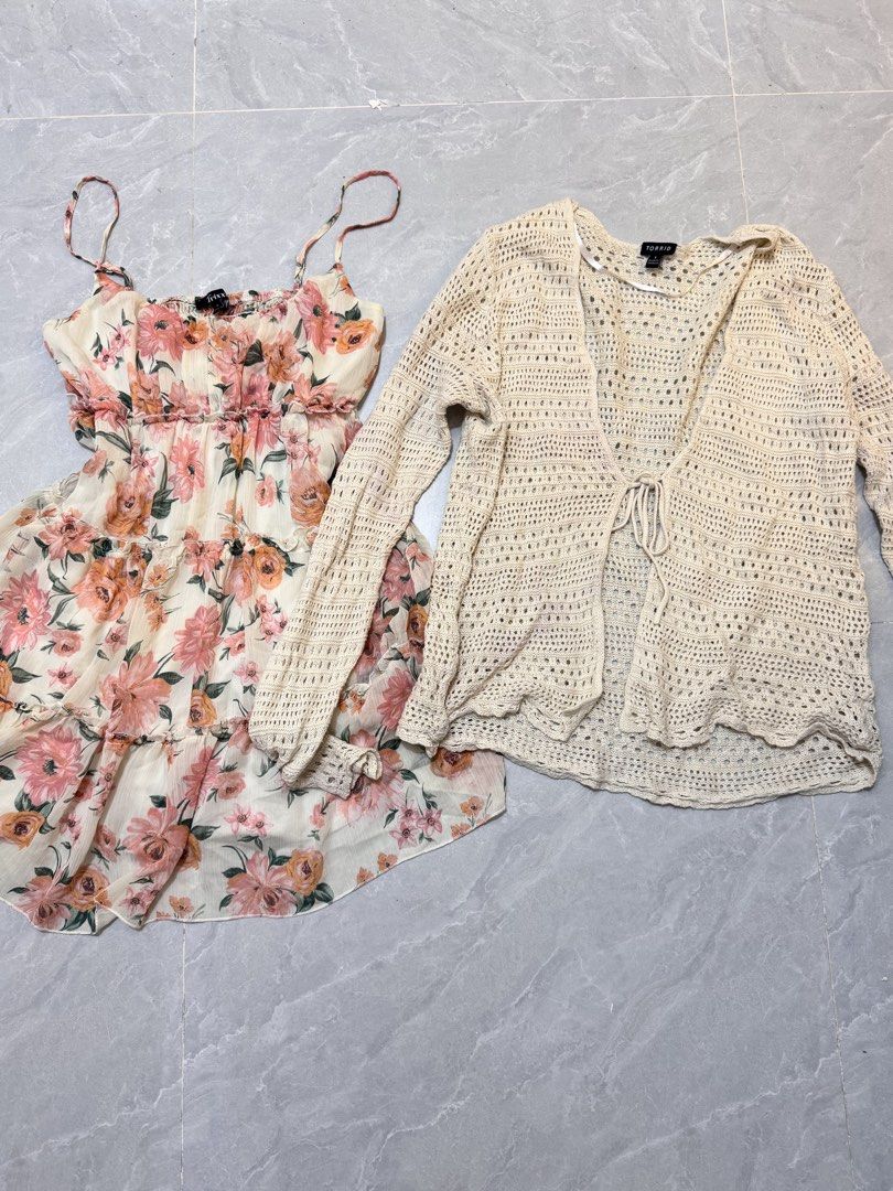 Dress set (Category: Dresses) located in Muntinlupa City. Submitted by ydalia (Listing ID 1471012518, Image 1). Description: Preloved‼️ Dress with longsleeve Dress has min flaw Med Location: Cavite .
