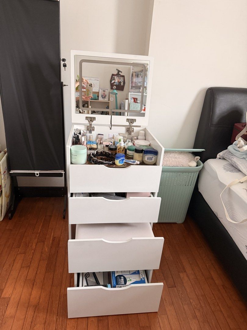 Dressing table (Category: Tables & Sets) located in Singapore. Submitted by annietruong (Listing ID 1470993304, Image 2). Description: L48 x W40 x H80 Self-collection Everything inside is not included..