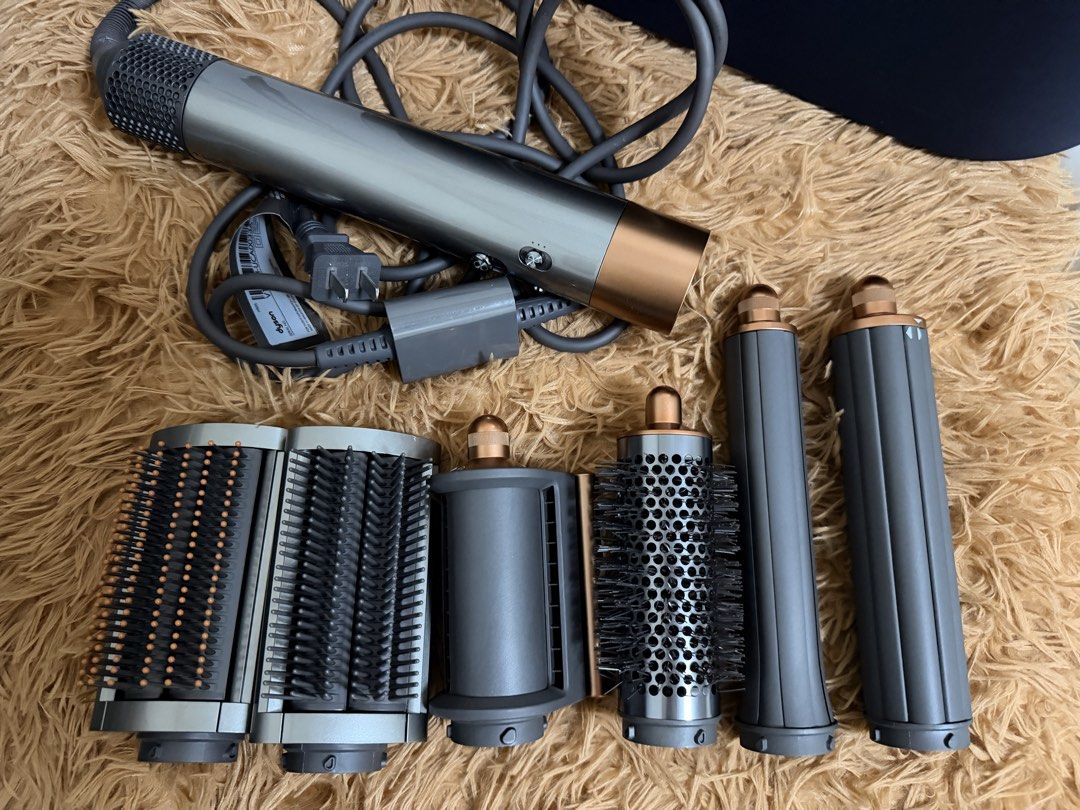 Dyson Complete Long (Category: Hair) located in Manila. Submitted by rzynar (Listing ID 1471091558, Image 2). Description: .
