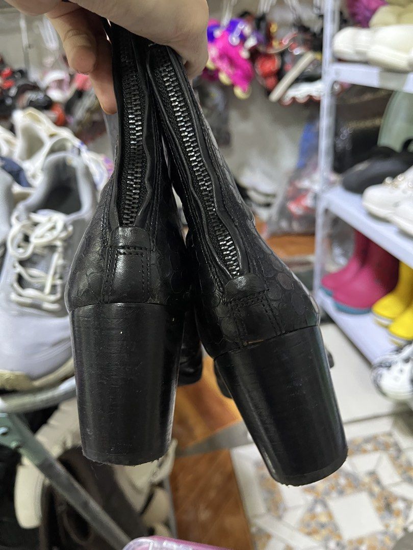 Ecco boots 38 eu (Category: Boots) located in Cagayan de Oro. Submitted by leehanfinds (Listing ID 1470985022, Image 3). Description: 38 euro.