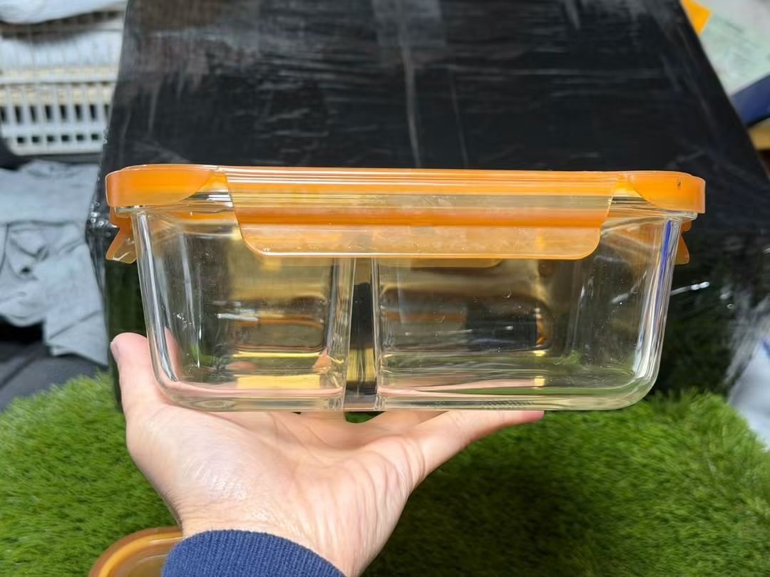 EKCO BY CORELLE BRANDS (Category: Food Organization & Storage) located in Sablan. Submitted by gongonshelley12 (Listing ID 1470933004, Image 3). Description: 500 only!! GCASH NOW EKCO BY CORELLE BRANDS MAMAHALIN at QUALITY BRANDS ETO THICK GLASS FOOD STORAGE WITH AIRTIGHT SILICONE SNAP LIDS SET WITH MATCHING INSULATED LUNCH BAG.