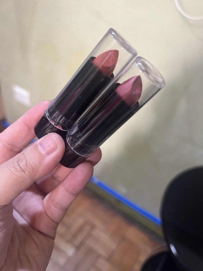 Ellen tracy Lipstick 🇺🇸( see info)set (Category: Makeup) located in Paranaque City. Submitted by arianem031087 (Listing ID 1470997751, Image 2). Description: Item was never been used. Packaging was wet and damage but the lipstick is new. Exp: 12 months once used.