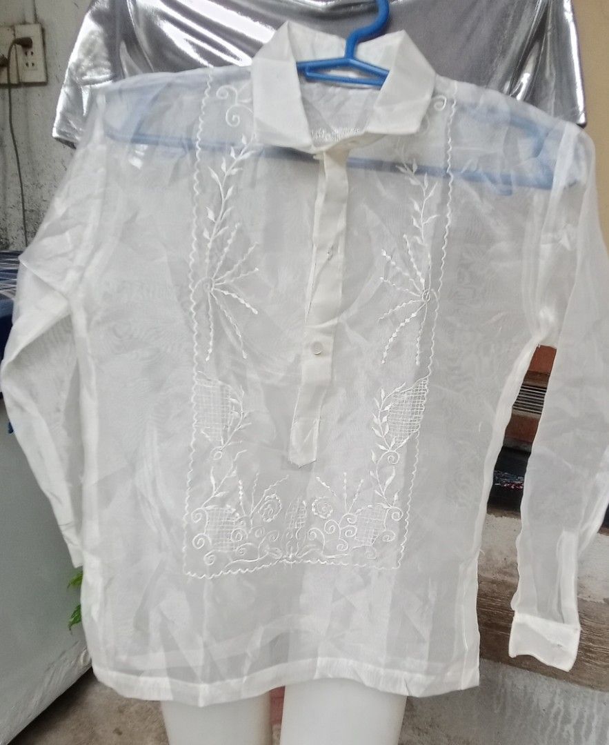 Embroidery barong for kids (Category: Babies & Kids Fashion) located in Cavite. Submitted by garinmaric11231 (Listing ID 1470960891, Image 1). Description: this barong is for kids ages 4-7 yrs old petite excellent condition with high fabrics.. embroidery is very nice .