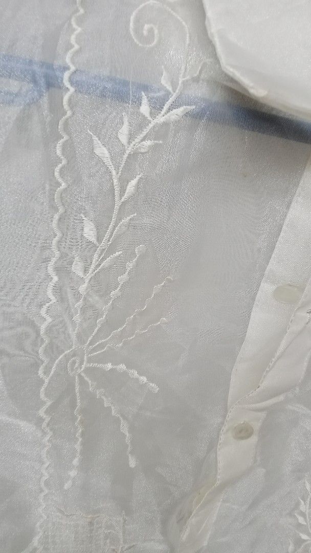 Embroidery barong for kids (Category: Babies & Kids Fashion) located in Cavite. Submitted by garinmaric11231 (Listing ID 1470960891, Image 2). Description: this barong is for kids ages 4-7 yrs old petite excellent condition with high fabrics.. embroidery is very nice .