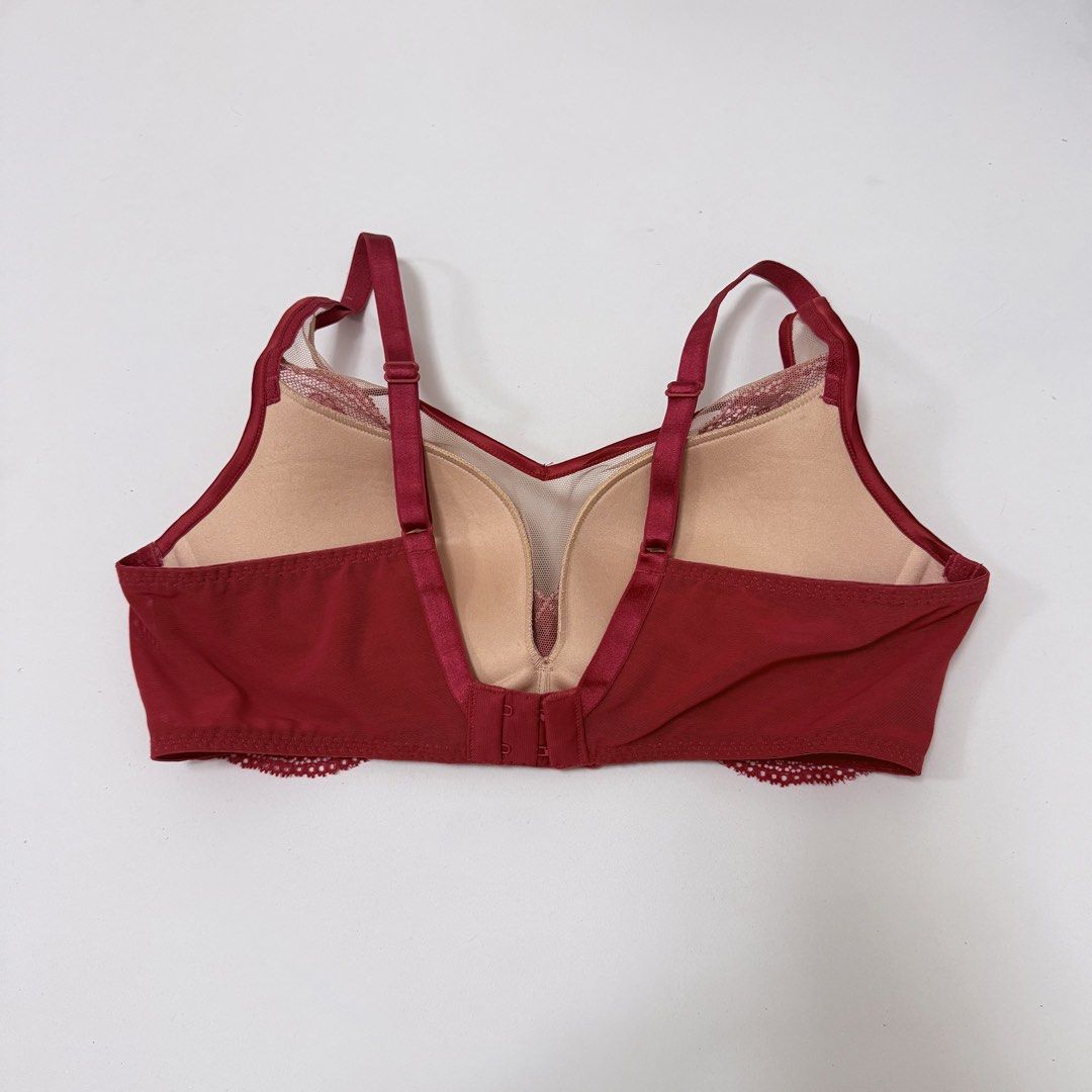 EMBRY FORM Red Floral Lace Push-up Bra [34B] (Category: Undergarments & Loungewear) located in Malabon City. Submitted by k_intimates (Listing ID 1471101393, Image 3). Description: Details: • Size 34B / wireless / push-up • Brandnew condition • Red push up bra featuring floral lace cups and a small center bow detail..