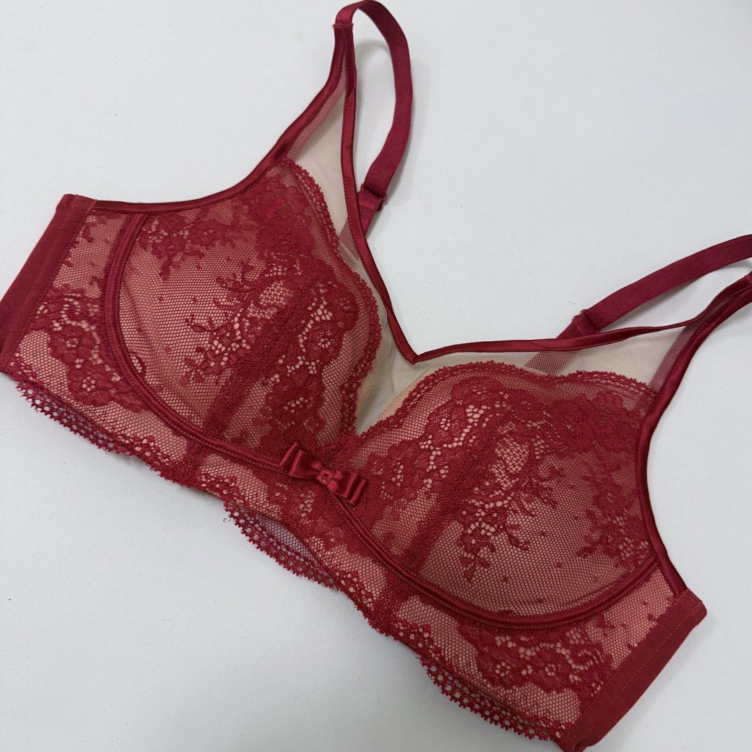 EMBRY FORM Red Floral Lace Push-up Bra [34B] (Category: Undergarments & Loungewear) located in Malabon City. Submitted by k_intimates (Listing ID 1471101393, Image 2). Description: Details: • Size 34B / wireless / push-up • Brandnew condition • Red push up bra featuring floral lace cups and a small center bow detail..