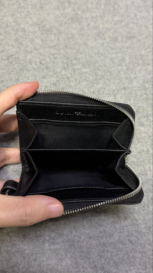 Emporio Armani Compact Wallet (Category: Wallets & Card Holders) located in Rizal. Submitted by eecezy2thrift (Listing ID 1470934100, Image 3). Description: Pogi Nito 💙 * paki check nalang po lahat ng details sa Upload Pictures * padala po ito Galing US * As Is 📌 𝗜𝗠𝗣𝗢𝗥𝗧𝗔𝗡𝗧 𝗡𝗢𝗧𝗘 ☟︎. 🚨◎ 𝗗𝗜𝗦𝗖𝗟𝗔𝗜𝗠𝗘𝗥: 𝗜 𝗵𝗲𝗿𝗲𝗯𝘆 𝗱𝗲𝗰𝗹𝗮𝗿𝗲 𝘁𝗵𝗮𝘁 𝗶 𝗱𝗼 𝗻𝗼𝘁 𝗼𝘄𝗻 𝘁𝗵𝗲 𝗿𝗶𝗴𝗵𝘁𝘀 𝗼𝗳 𝗮𝗻𝘆 𝗼𝗳 𝘁𝗵𝗲 𝗯𝗿𝗮𝗻𝗱𝘀 𝗹𝗶𝘀�