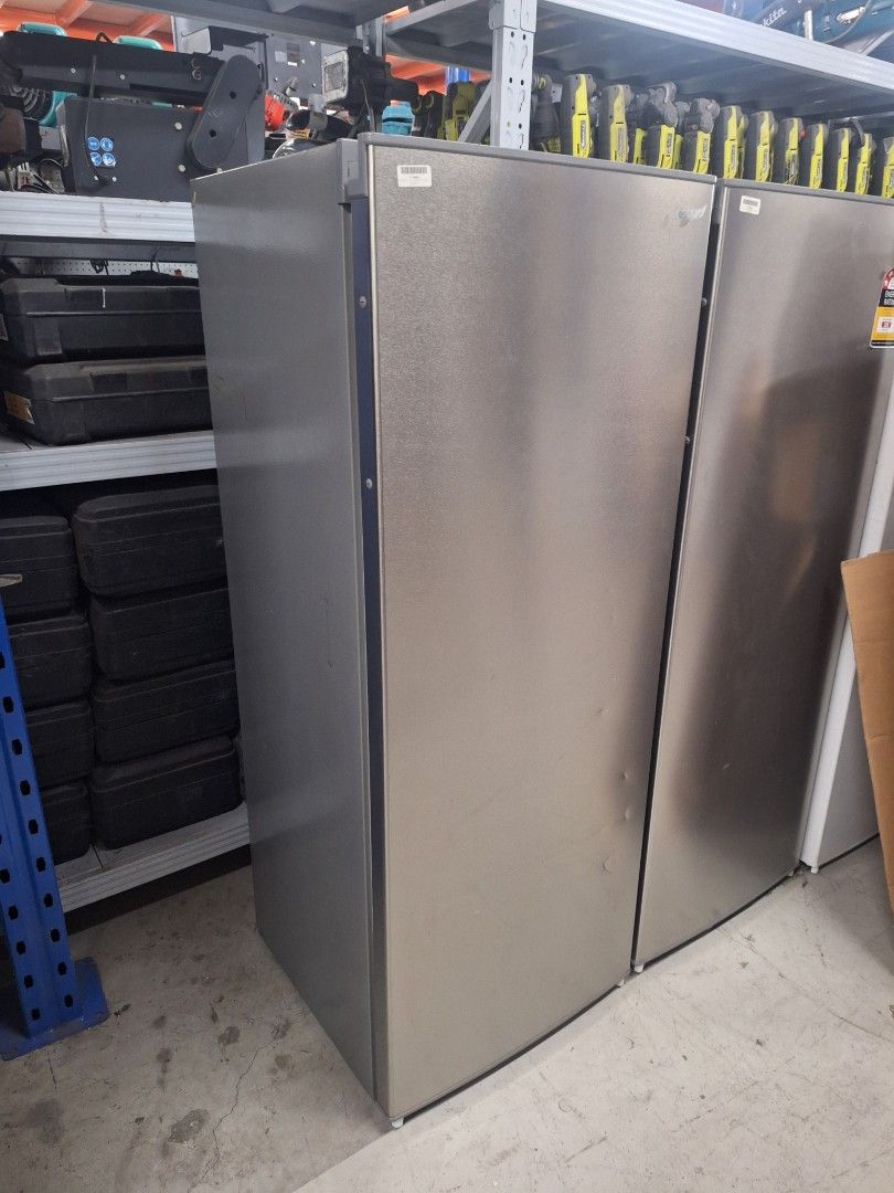Esatto 230L Upright Fridge (Category: Refrigerators and Freezers) located in Muntinlupa City. Submitted by shopandsaveau (Listing ID 1470979553, Image 1). Description: Esatto 230L Upright Fridge 220v, Surplus from Australia P14,500 📍 Google Map Pin: Shop and Save Australian Surplus - RETAIL No. 30 Kengi Marketing, RMT Industrial Complex, Tunasan, Muntinlupa City, Metro Manila Open Mon-Sat 8:30am to 5:30pm.