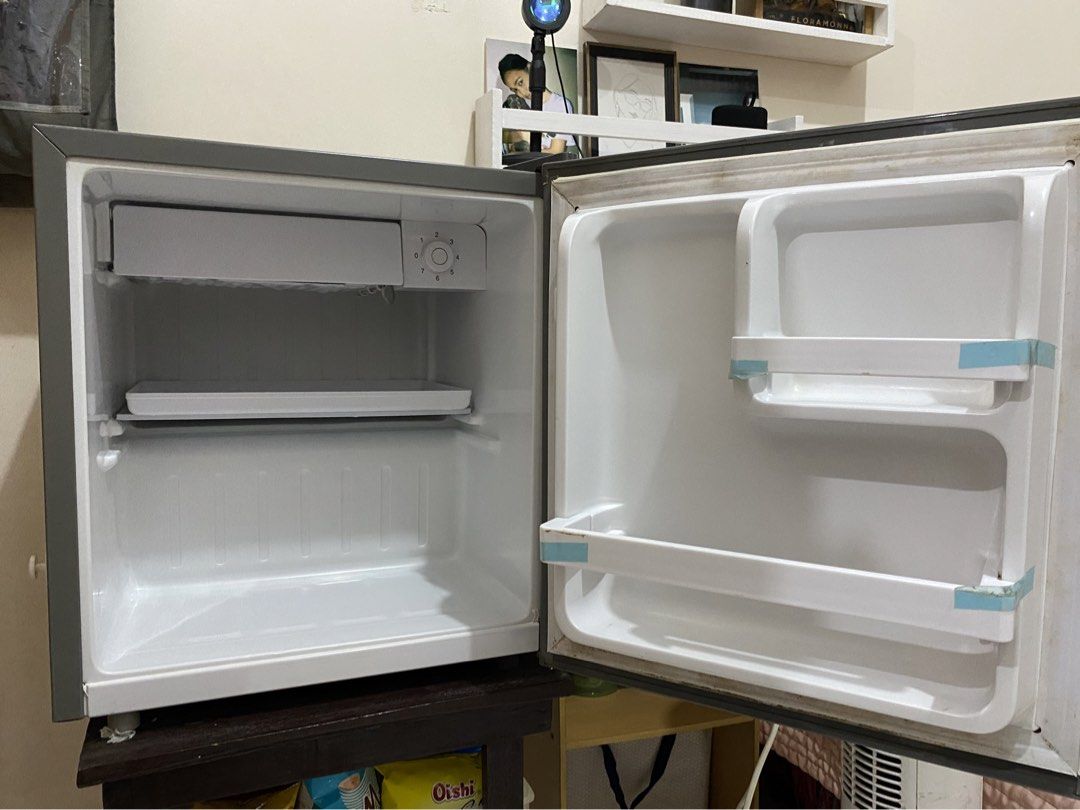 eureka mini ref (Category: Refrigerators and Freezers) located in Davao. Submitted by sofiasyndee (Listing ID 1471064966, Image 1). Description: eureka mini ref - rfs: bought a bigger ref - good condition - freezer still works - used for 2 years - signs of usage, no major issue - PICK UP ONLY (pm for the exact loc) dimensions: - length: 48cm - width: 44.5cm - depth: 46.5cm.