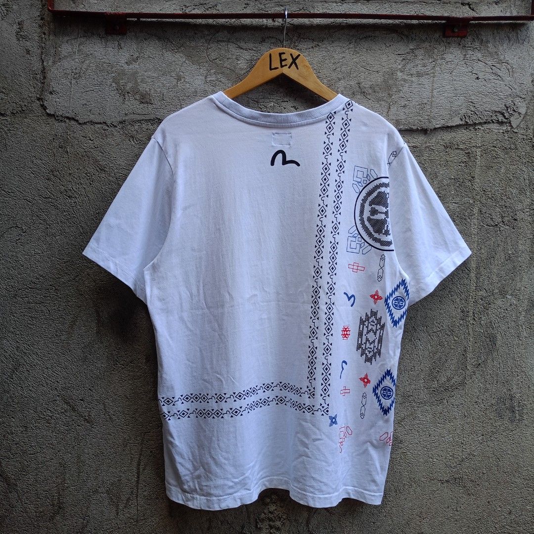 EVISU WHITE TEE (Category: Tshirts & Polo Shirts ) located in Koronadal. Submitted by thriflex.29 (Listing ID 1470946385, Image 2). Description: EVISU WHITE TEE Size: Large Measurements: Width 22.5 Length 29 Condition: 9.5/10 - Excellent To Asnew Colorate: 9.5/10 No Issue/flaws walang basag print Mine: 400.