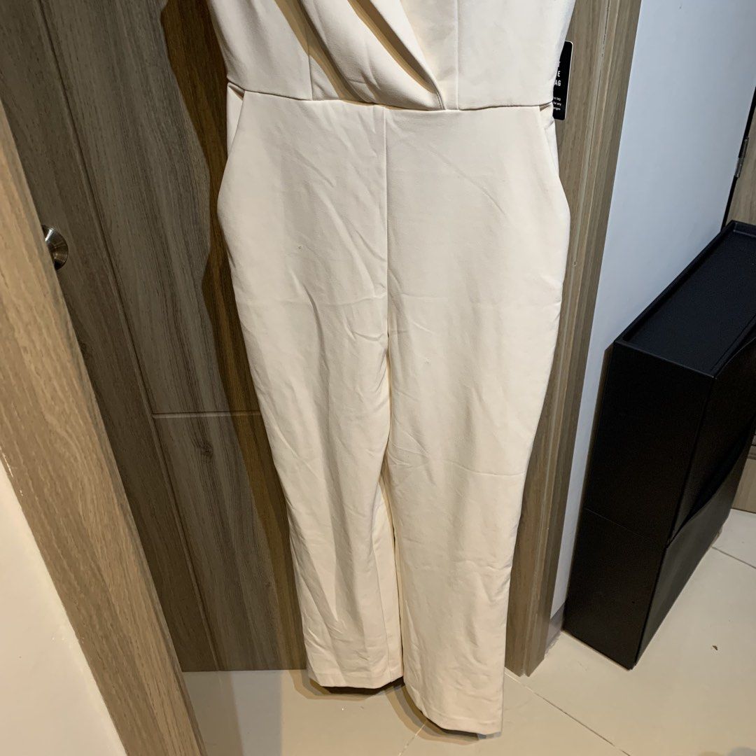 Express Sleeveless Blazer Romper / Jumpsuit (Category: Luxury Apparel) located in Pasay City. Submitted by xoxoblair (Listing ID 1471021294, Image 2). Description: Color: Cream/Ivory/Off White Condition: New with tags (NWT) - pristine condition, never worn! • Structured sleeveless blazer bodice •S.
