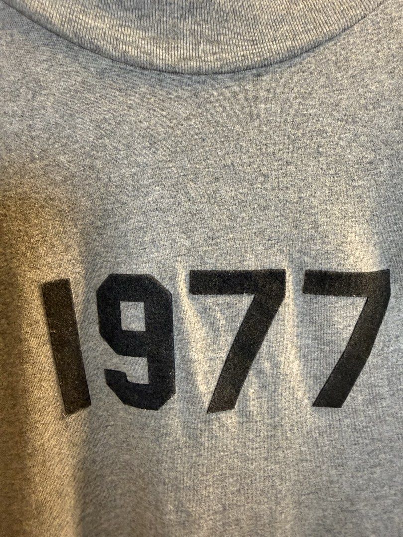 Fear of God Essentials (Category: Tshirts & Polo Shirts ) located in Santa Rosa. Submitted by rgnrvn300 (Listing ID 1471047793, Image 2). Description: Very good condition 1,200 Dark oatmeal or heather gray colorway L on tag 25x32.
