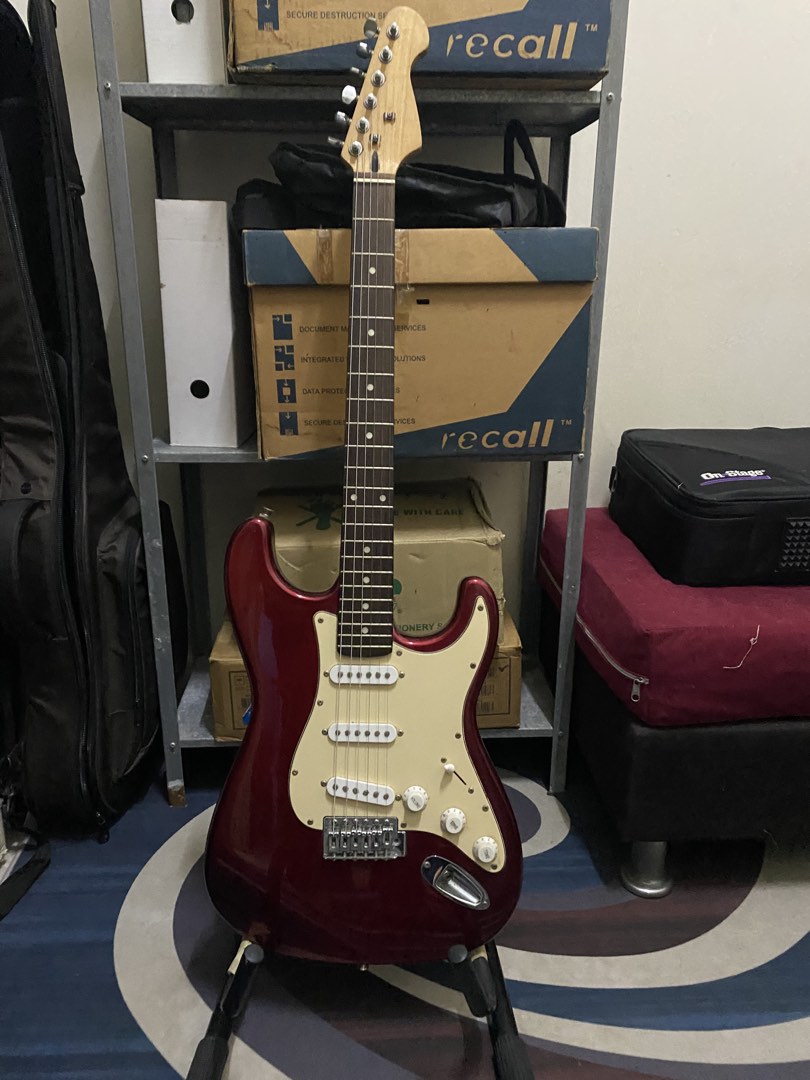 Instrument Land Fender style electric guitar, Hobbies & Lifestyle, Music & Media ...