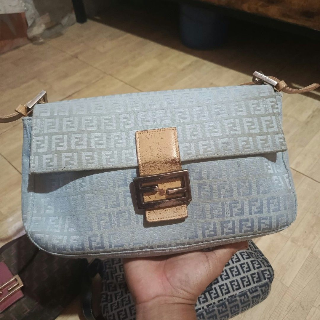 Fendi (Category: Luxury Bags & Wallets) located in Naawan. Submitted by daditsej (Listing ID 1470977352, Image 3). Description: aspack only.