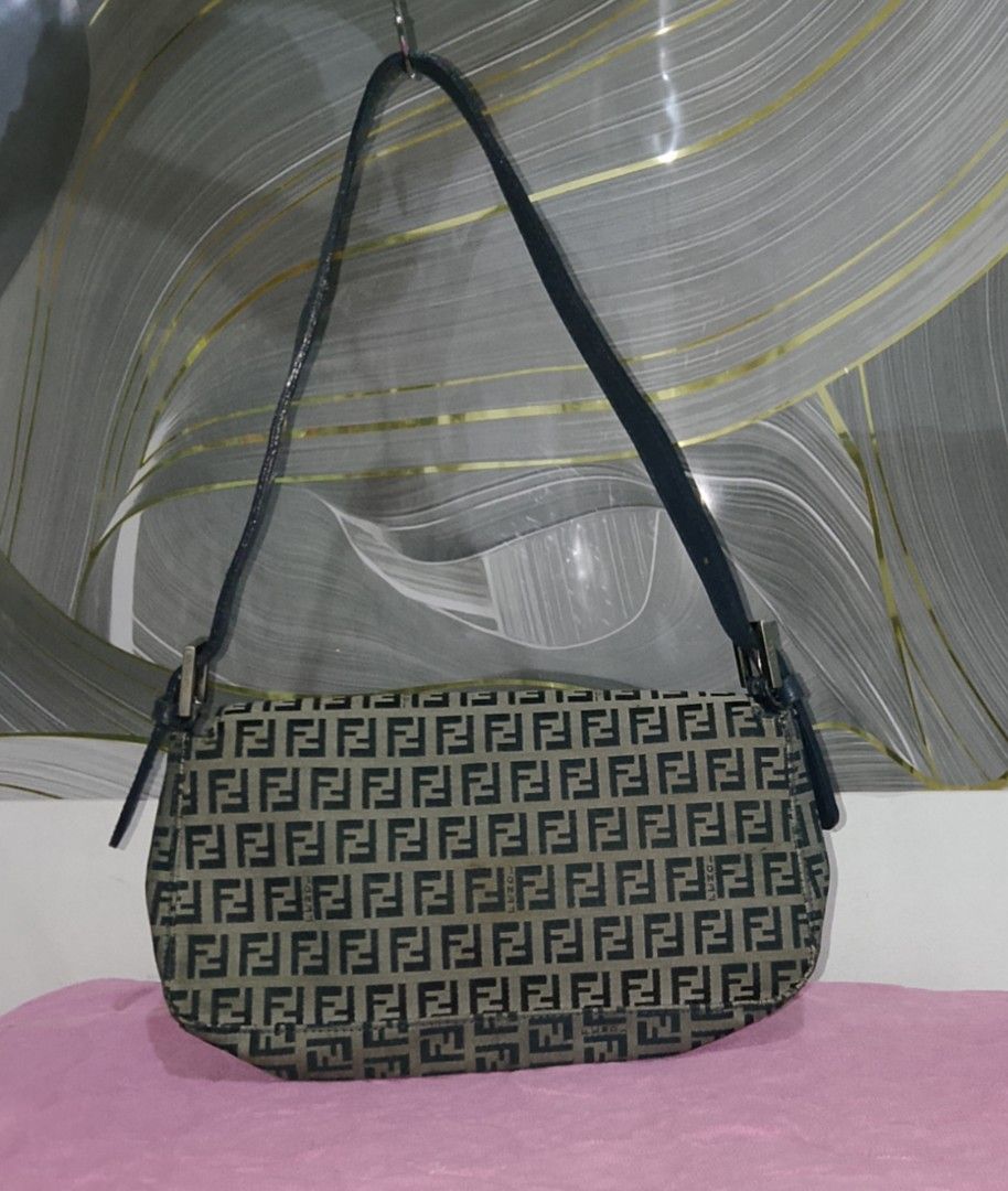 FENDI SHOULDER BAG (Category: Shoulder Bags) located in Bago City. Submitted by champsthrift. (Listing ID 1470996151, Image 2). Description: good condition pls check photos for details.