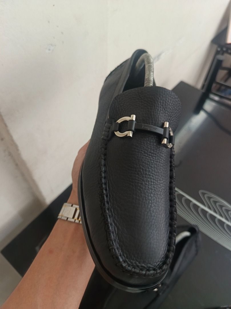 Ferragamo size 9US/42EU (Category: Dress Shoes) located in Bayawan. Submitted by joan_lopez14 (Listing ID 1470964392, Image 3). Description: Ferragamo size 9US.