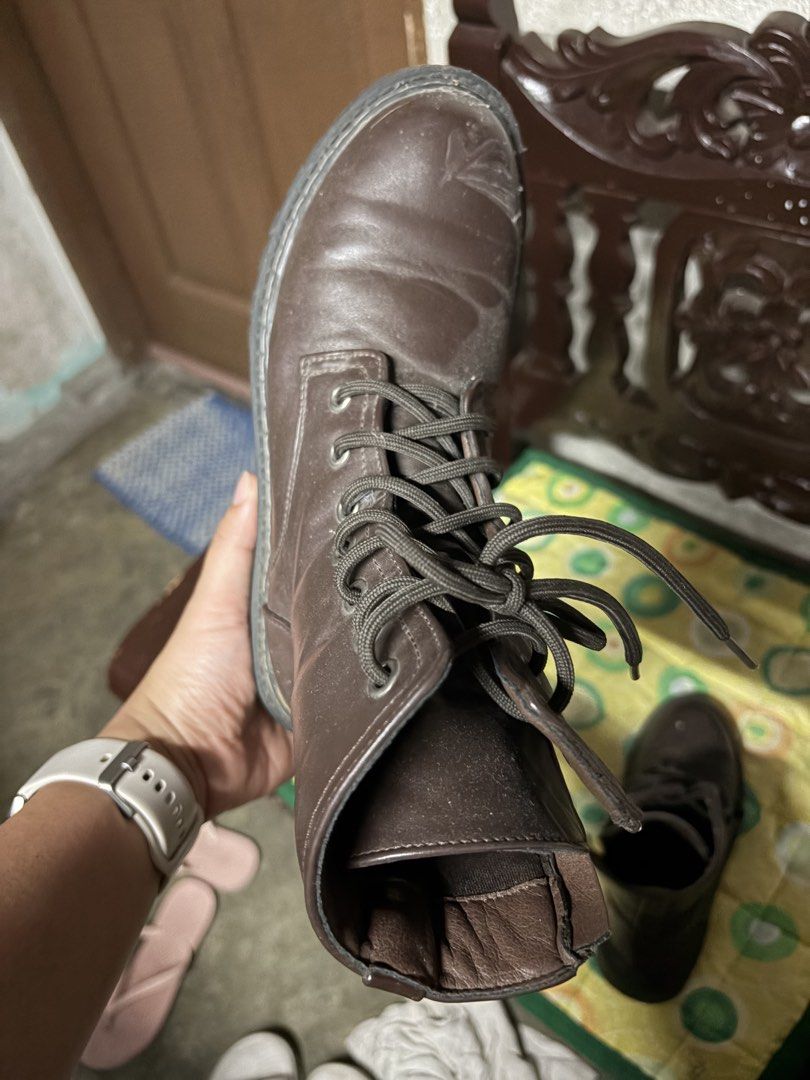 Figlia brown lace-up combat boots (Category: Boots) located in Binangonan. Submitted by katevargas (Listing ID 1471094589, Image 3). Description: - Brand: Figlia - Color: Dark brown - Style: Ankle-height combat boots with lace-up front and metal eyelets - Sole: Trendy chunky lug sole - Versatility: Great for cooler weather, layering, and pairing with denim or jackets.