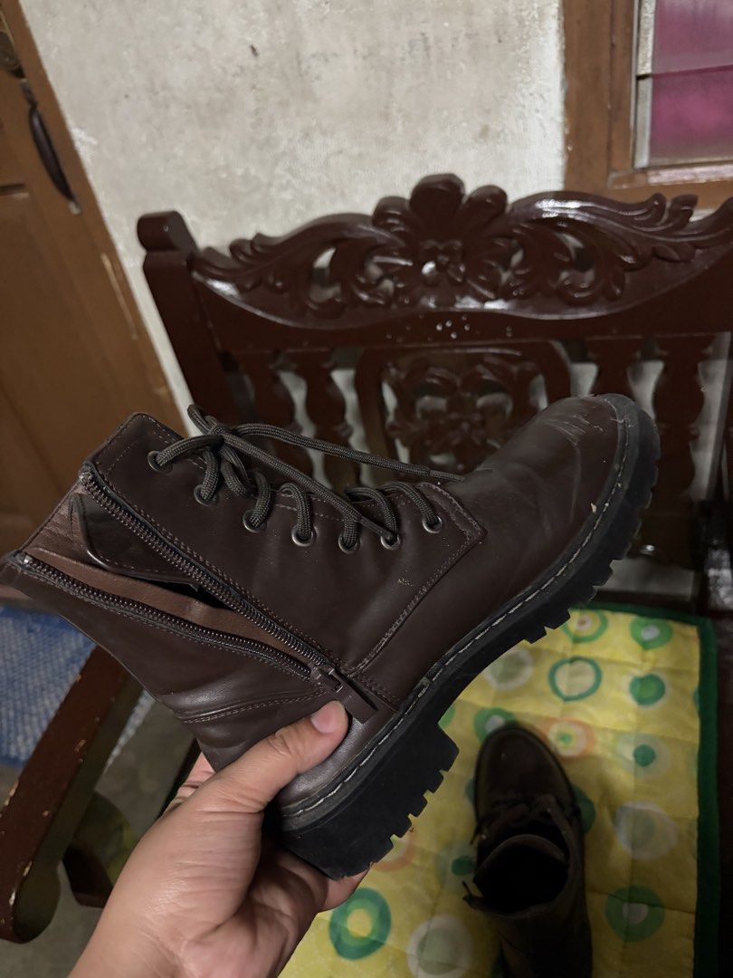 Figlia brown lace-up combat boots (Category: Boots) located in Binangonan. Submitted by katevargas (Listing ID 1471094589, Image 2). Description: - Brand: Figlia - Color: Dark brown - Style: Ankle-height combat boots with lace-up front and metal eyelets - Sole: Trendy chunky lug sole - Versatility: Great for cooler weather, layering, and pairing with denim or jackets.