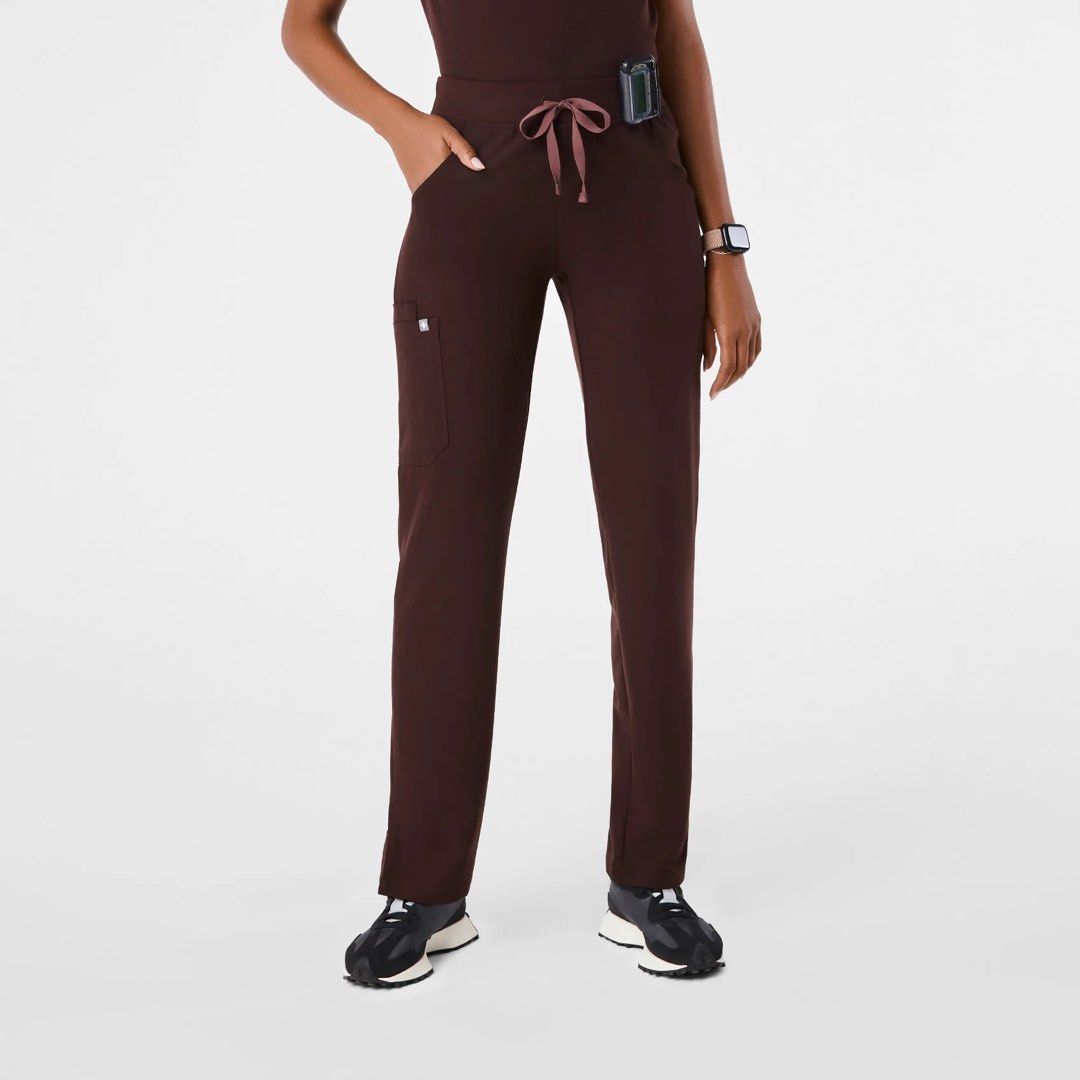 Figs Espresso Kade Scrub Pants Small Regular (Category: Jeans) located in Bulacan. Submitted by _boxofelle (Listing ID 1471028022, Image 1). Description: Brand New FIGS free shipping nationwide Color: Espresso Kade Petite Scrub Pant Size S Regular RFS: Wrong Size.