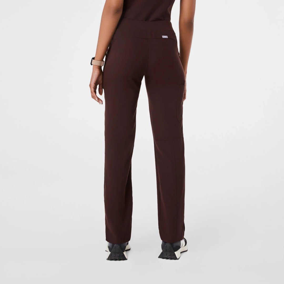 Figs Espresso Kade Scrub Pants Small Regular (Category: Jeans) located in Bulacan. Submitted by _boxofelle (Listing ID 1471028022, Image 3). Description: Brand New FIGS free shipping nationwide Color: Espresso Kade Petite Scrub Pant Size S Regular RFS: Wrong Size.