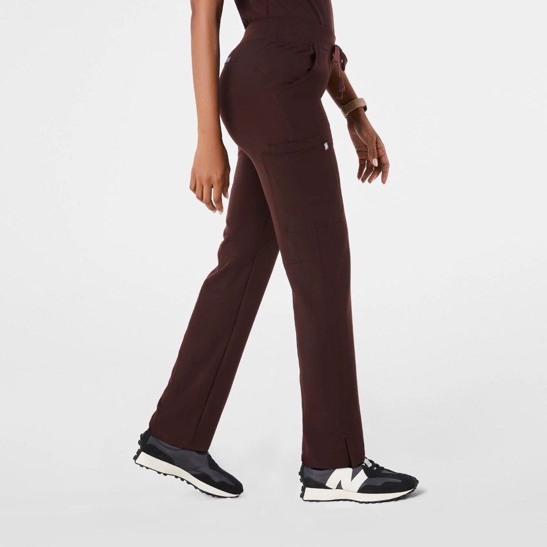 Figs Espresso Kade Scrub Pants Small Regular (Category: Jeans) located in Bulacan. Submitted by _boxofelle (Listing ID 1471028022, Image 2). Description: Brand New FIGS free shipping nationwide Color: Espresso Kade Petite Scrub Pant Size S Regular RFS: Wrong Size.