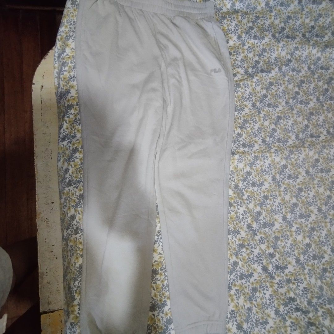 Fila White Sweatpants Joggers Size L (Category: Joggers) located in Manila. Submitted by lene48 (Listing ID 1470966223, Image 1). Description: - Brand: Fila - Color: White - Size: Large (L) - Origin: Made in Vietnam - Fit: Regular cut, easy pull-on style - Waistband: Elastic with stitching detail - Details: Fila logo printed near the left pocket - Best for: Lounging, casual wear, or working out32 to 34 waist, 38 length.