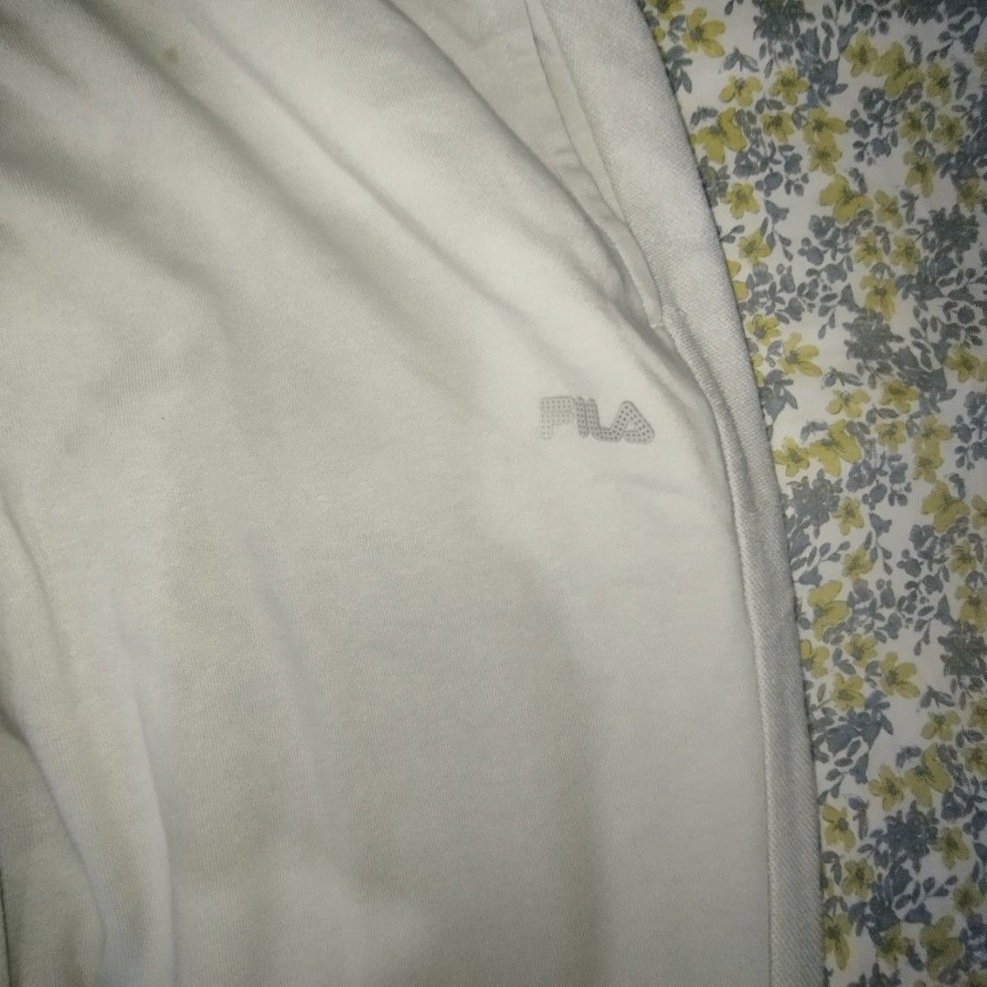 Fila White Sweatpants Joggers Size L (Category: Joggers) located in Manila. Submitted by lene48 (Listing ID 1470966223, Image 2). Description: - Brand: Fila - Color: White - Size: Large (L) - Origin: Made in Vietnam - Fit: Regular cut, easy pull-on style - Waistband: Elastic with stitching detail - Details: Fila logo printed near the left pocket - Best for: Lounging, casual wear, or working out32 to 34 waist, 38 length.