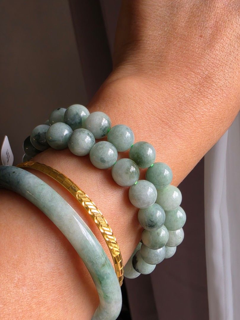 Floating green jadeite jade bracelet 10mm (Category: Bracelets) located in Manila. Submitted by cavalierdolls (Listing ID 1470959747, Image 1). Description: Authentic burma jade Bracelet with Certificate 10mm 2pcs available.