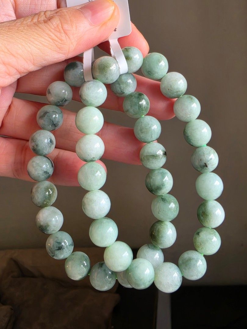Floating green jadeite jade bracelet 10mm (Category: Bracelets) located in Manila. Submitted by cavalierdolls (Listing ID 1470959747, Image 2). Description: Authentic burma jade Bracelet with Certificate 10mm 2pcs available.