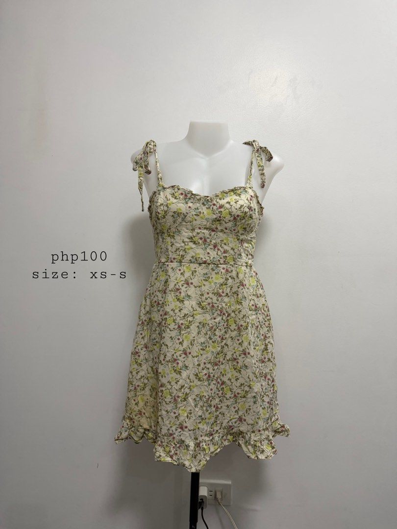 Floral Green Dress (Category: Dresses) located in Antipolo. Submitted by nlknn_ (Listing ID 1471099451, Image 1). Description: .