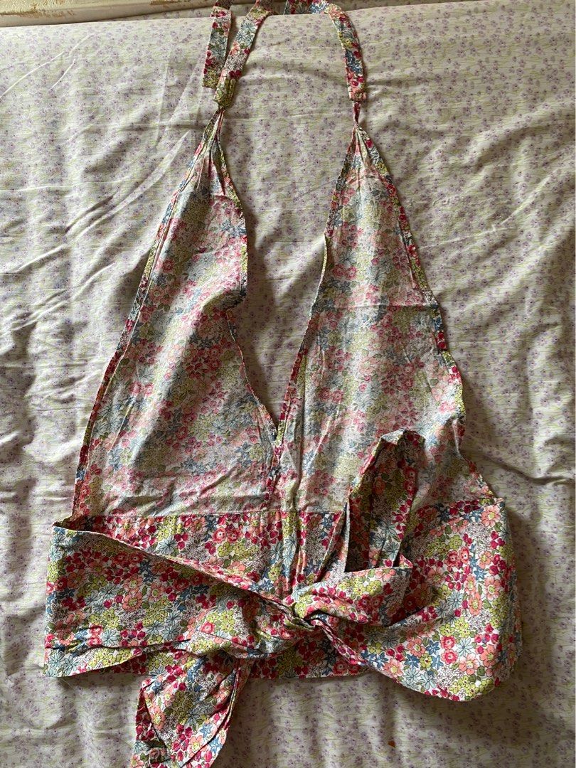 Floral Multi way Halter Top Backless Tie-Back Shirt (Category: Sleeveless) located in Quezon City. Submitted by damclothings.ph (Listing ID 1470948060, Image 2). Description: - Design: Vibrant multicolor floral print with a trendy halter neck - Fit: Adjustable tie straps at the back for a custom fit - Fabric: Lightweight and breathable, ideal for hot summer days - Styling: Easy to match with denim shorts, jeans, or skirts MOP: Maya Gcash Bank tra