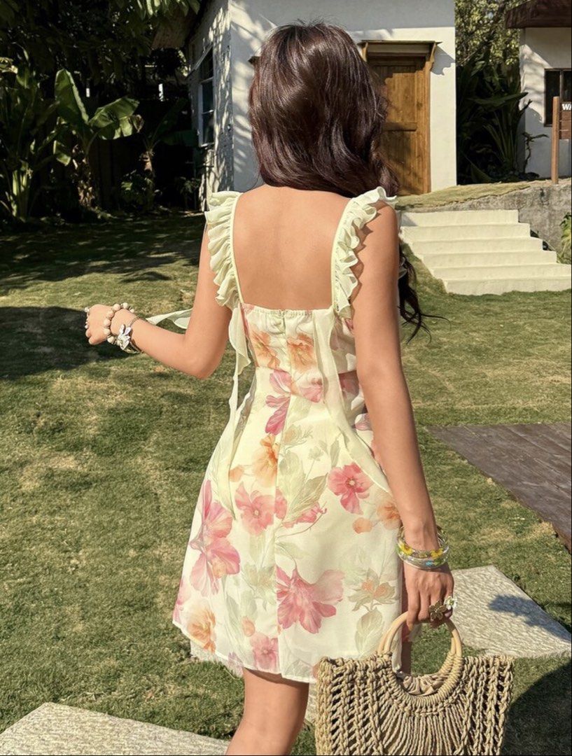 Floral Summer Beach Mini Dress (Category: Dresses) located in San Pedro. Submitted by shop.szy (Listing ID 1470975334, Image 2). Description: details: size: s-m used once with inner lining no flaws bought for ₱640 on shein.