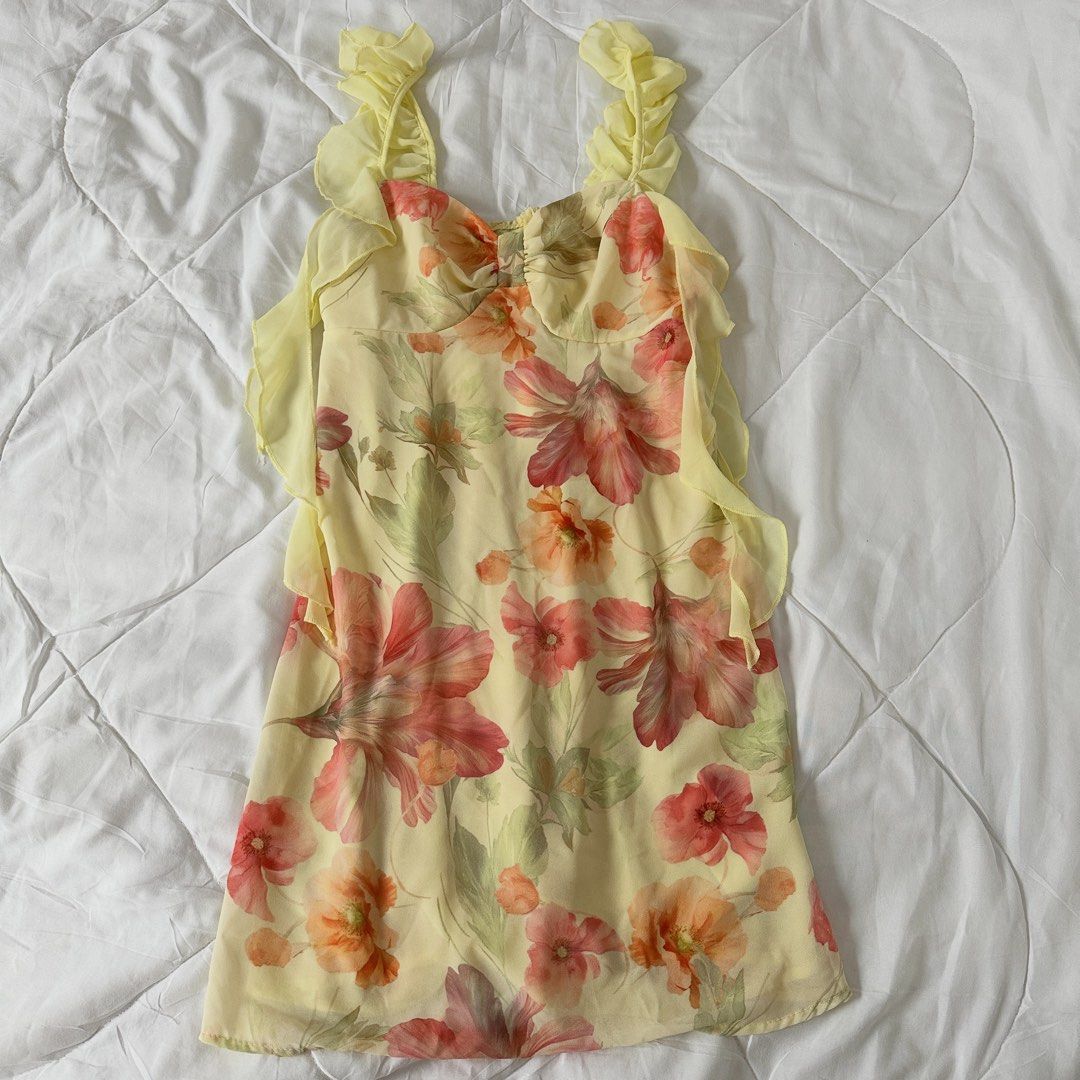 Floral Summer Beach Mini Dress (Category: Dresses) located in San Pedro. Submitted by shop.szy (Listing ID 1470975334, Image 1). Description: details: size: s-m used once with inner lining no flaws bought for ₱640 on shein.