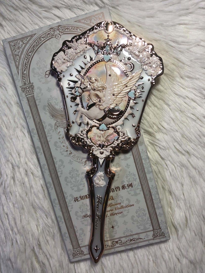 Flower Knows Knight Unicorn Mirror — Cloud White (Category: Makeup) located in Las Pinas. Submitted by rich.collects (Listing ID 1471091209, Image 1). Description: 🤍 Cloud White .