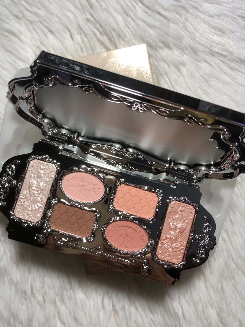 Flower Knows Swan Ballet Eyeshadow Palette (Category: Makeup) located in Las Pinas. Submitted by rich.collects (Listing ID 1471090039, Image 2). Description: 🦢 01 White Swan .