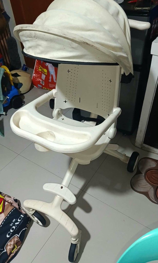 Foldable reclining stroller USE BUT NEW (Category: Announcements) located in Quezon City. Submitted by anghies_shop (Listing ID 1471095494, Image 2). Description: PAUNAHAN NALANG PO ONHAND 3k + bili . 1800 nalang sa bibili.