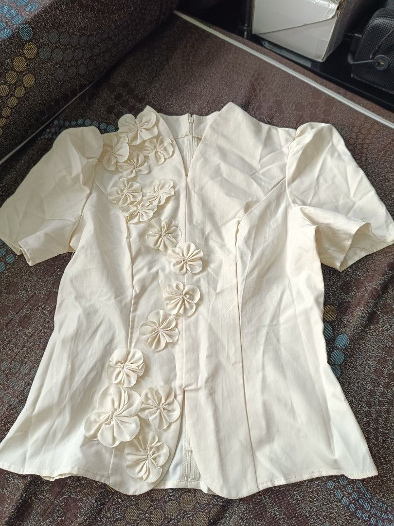 FOR RENT FILIPINIANA (Category: Traditional & Ethnic wear) located in Valenzuela. Submitted by justgorjas (Listing ID 1470934554, Image 3). Description: 250 RENT ‼️ (3-DAYS) PLEASE READ ALL. LOCATION: MALANDAY VALENZUELA CITY (Please check the sf thru lalamove before messaging me) MODERN FILIPINIANA #4 FOR RENT! ✨👗 [3-DAY RENTAL RATE] Perfect for: 🎓Graduation / Pictorial 🪪Oath Taking Ceremonies 🏫School & Cultural Events 🗄️Corporate, Formal &