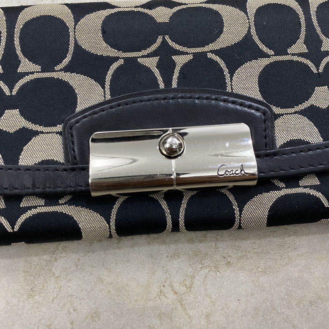 For sale (Category: Luxury Bags & Wallets) located in Baliuag. Submitted by thriftpuff (Listing ID 1471090559, Image 3). Description: Coach Signature Sateen Jacquard Long Bifold or Flap Wallet Excellent condition No issue Price: 1,700 free shipping Direct message if you’re interested 📩📩📩.