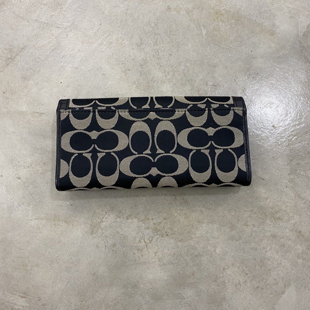 For sale (Category: Luxury Bags & Wallets) located in Baliuag. Submitted by thriftpuff (Listing ID 1471090559, Image 2). Description: Coach Signature Sateen Jacquard Long Bifold or Flap Wallet Excellent condition No issue Price: 1,700 free shipping Direct message if you’re interested 📩📩📩.