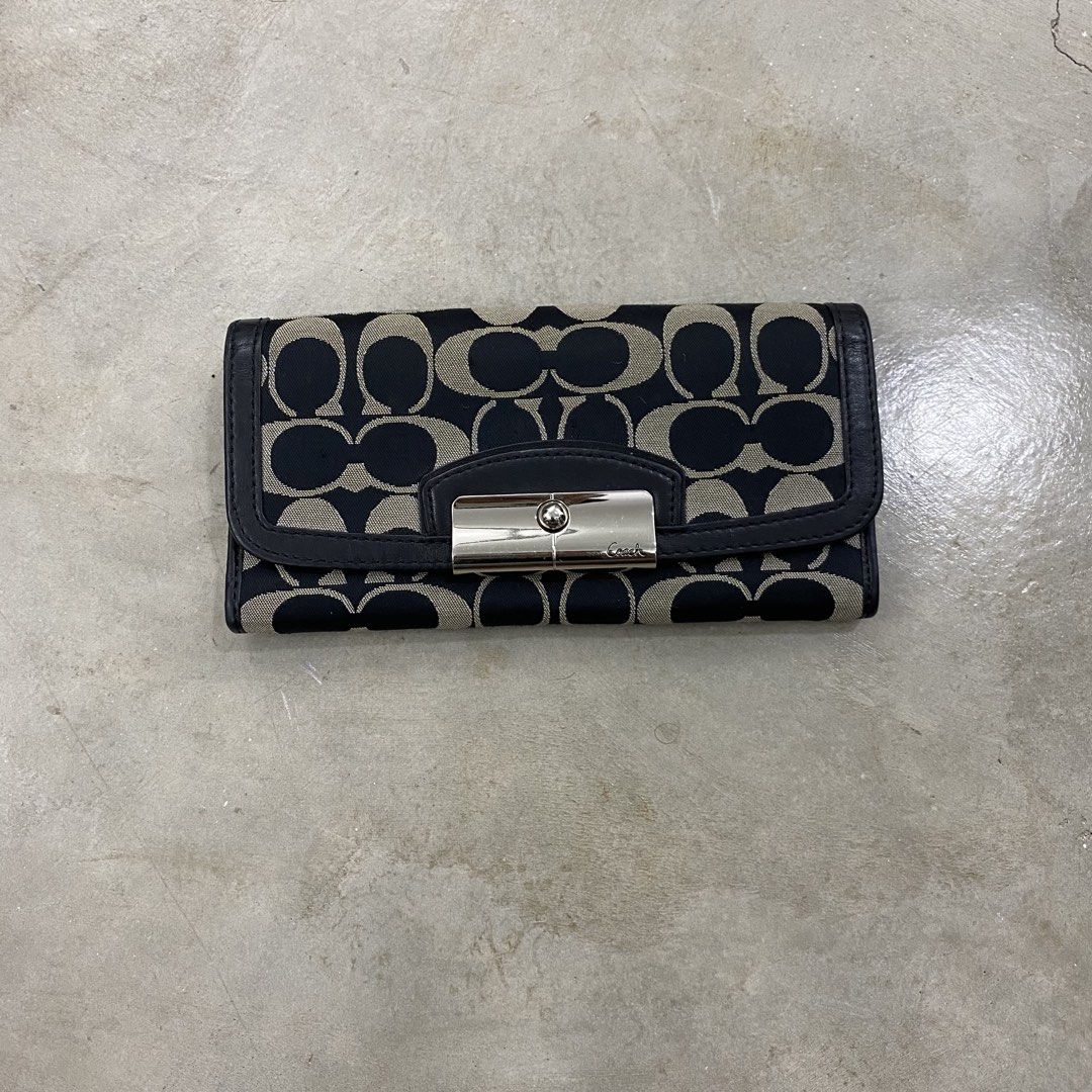 For sale (Category: Luxury Bags & Wallets) located in Baliuag. Submitted by thriftpuff (Listing ID 1471090559, Image 1). Description: Coach Signature Sateen Jacquard Long Bifold or Flap Wallet Excellent condition No issue Price: 1,700 free shipping Direct message if you’re interested 📩📩📩.