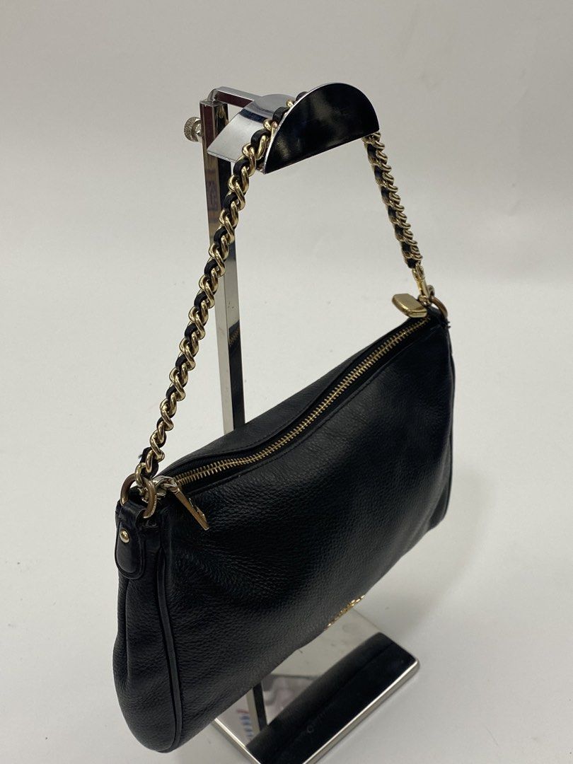For sale (Category: Luxury Bags & Wallets) located in Baliuag. Submitted by thriftpuff (Listing ID 1471091466, Image 3). Description: Coach Shoulder Bag Excellent condition No issue Price: 2,500 free shipping Direct message if you’re interested 📩📩📩.